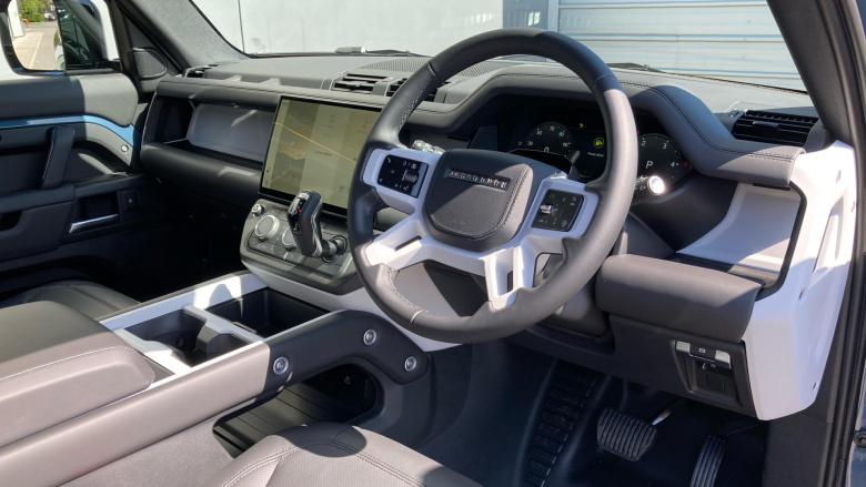 Land Rover Defender 3.0 D250 X-Dynamic HSE 90 3dr Auto Diesel Estate